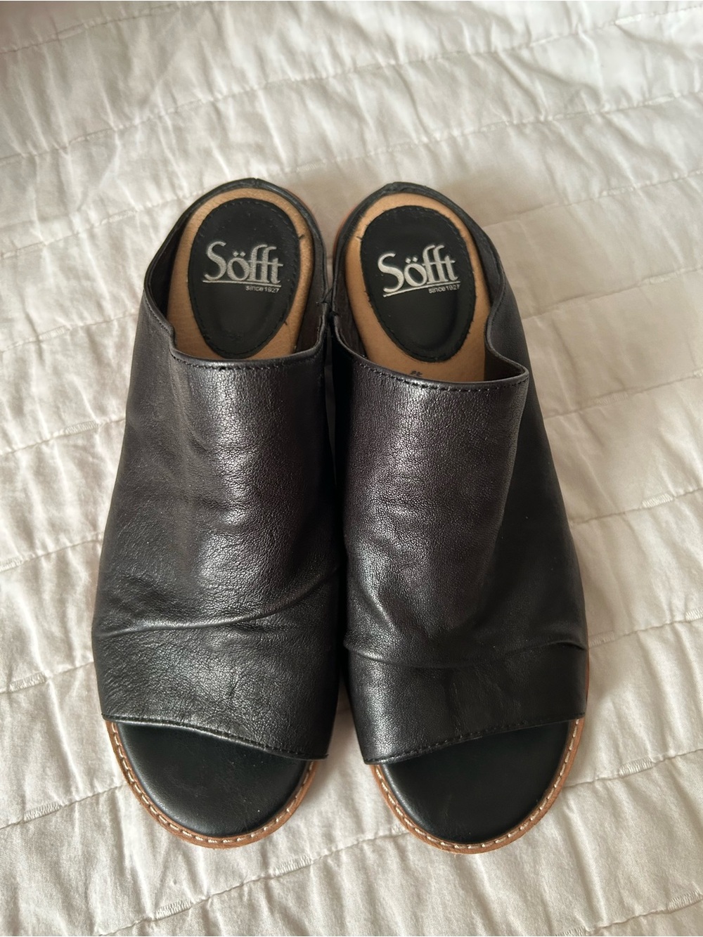 Söfft Black Leather Open-Toe Mules
